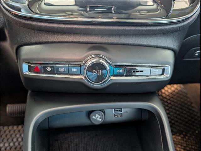 2021 Volvo XC40 T5 Momentum