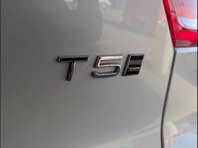 2021 Volvo XC40 T5 Momentum
