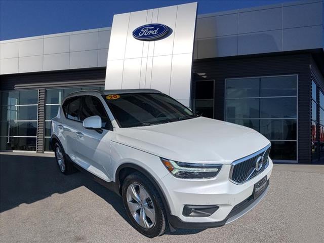 2021 Volvo XC40 T5 Momentum