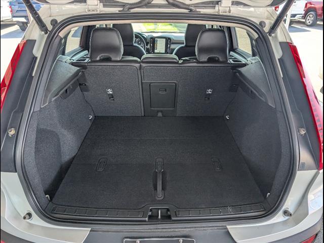 2021 Volvo XC40 T5 Momentum
