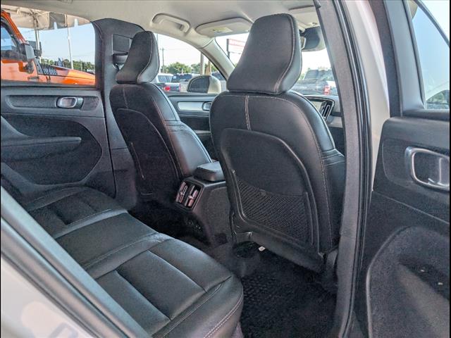 2021 Volvo XC40 T5 Momentum