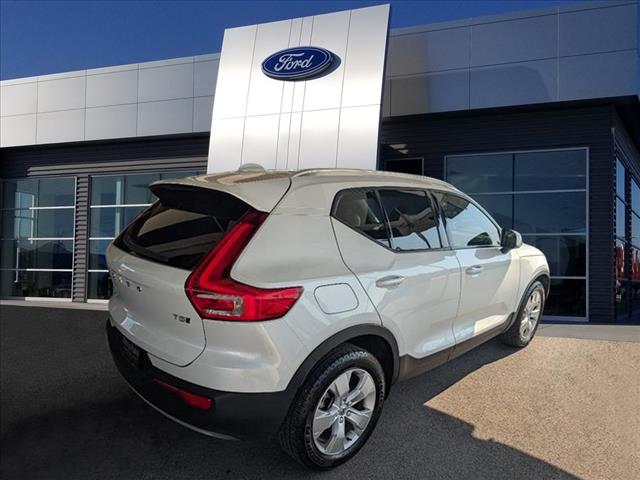 2021 Volvo XC40 T5 Momentum