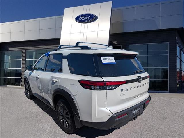 2024 Nissan Pathfinder SV