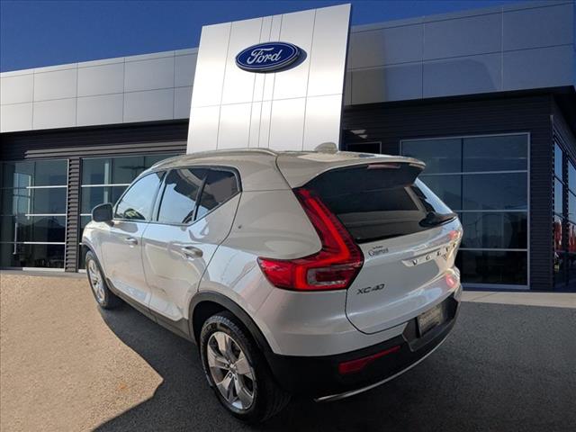 2021 Volvo XC40 T5 Momentum