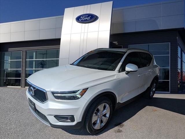 2021 Volvo XC40 T5 Momentum