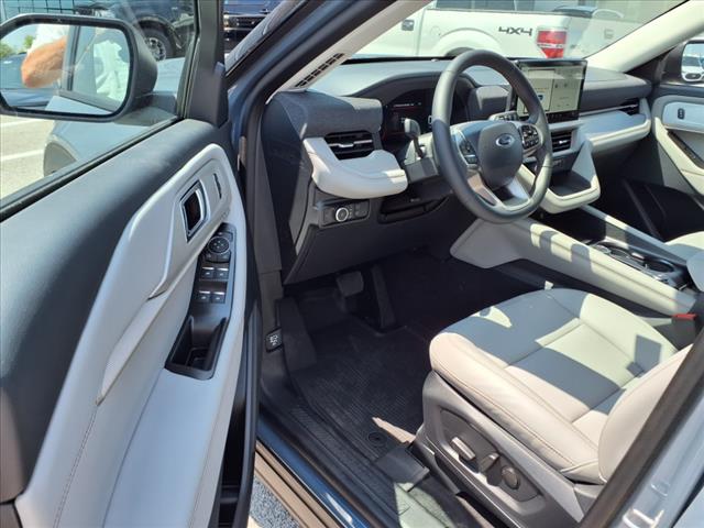 2025 Ford Explorer 