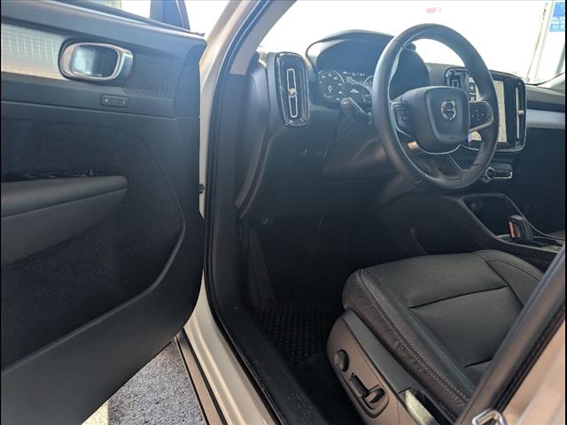 2021 Volvo XC40 T5 Momentum