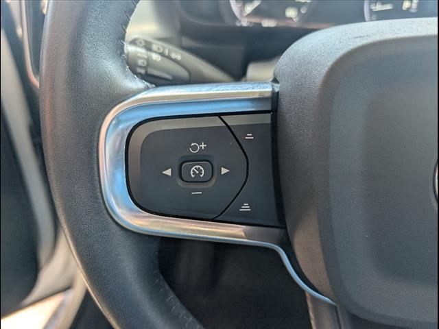 2021 Volvo XC40 T5 Momentum