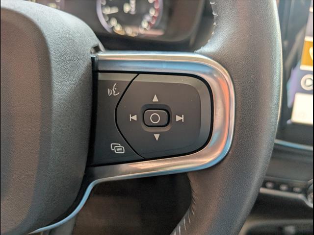 2021 Volvo XC40 T5 Momentum