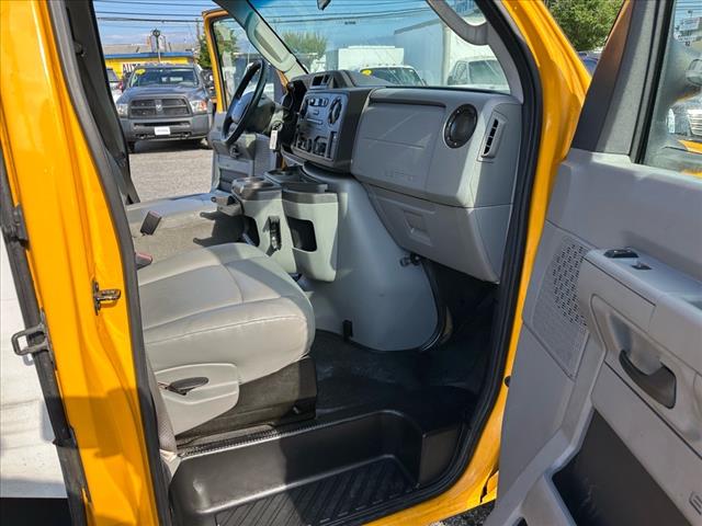 2013 Ford E-Series E-350 SD
