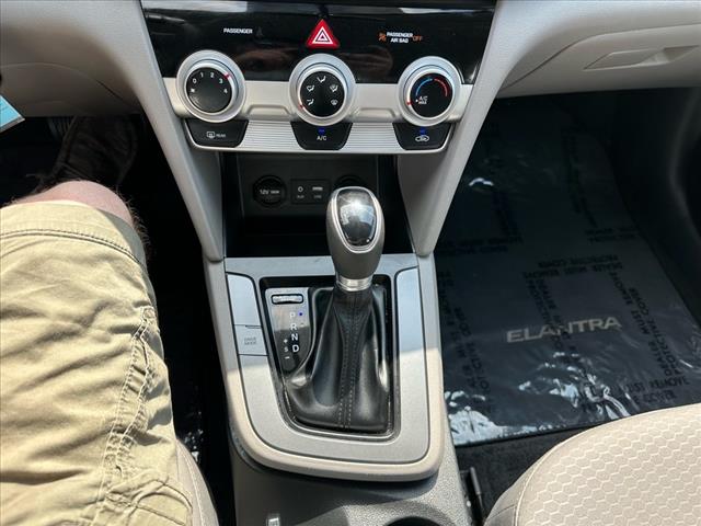 2019 Hyundai ELANTRA SE