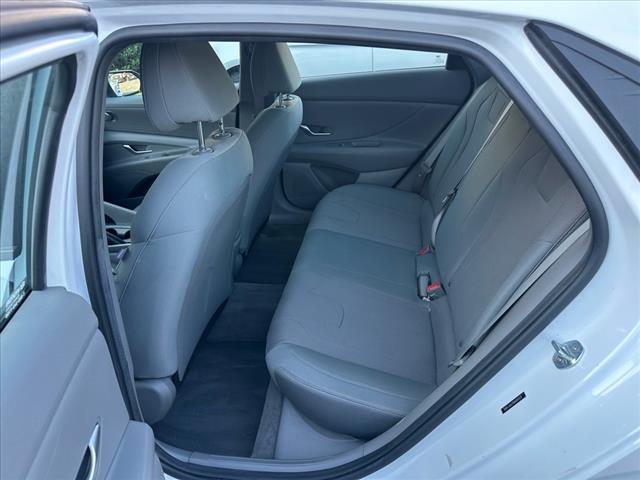 2021 Hyundai ELANTRA SE