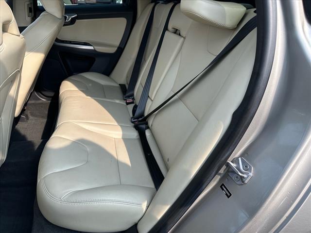 2016 Volvo XC60 T6 Drive-E