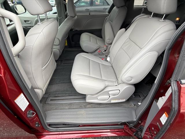 2015 Toyota Sienna XLE Premium 8-Passenger