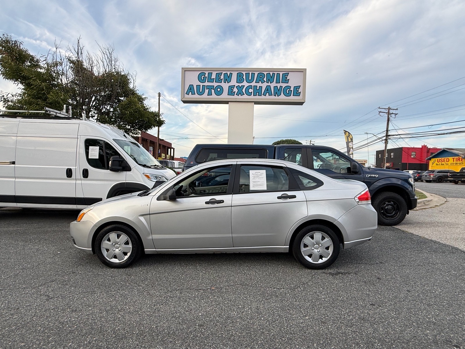 Brilliant Silver Clearcoat Metallic (ui) 2009 Ford Focus Sedan Front-Wheel Drive 4-Speed Automatic