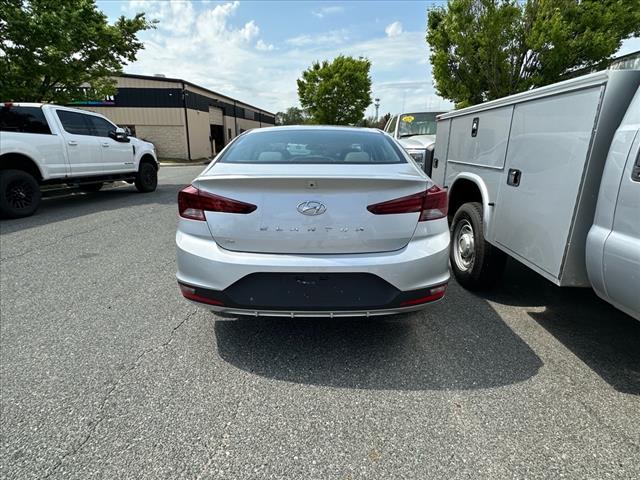2019 Hyundai ELANTRA SE