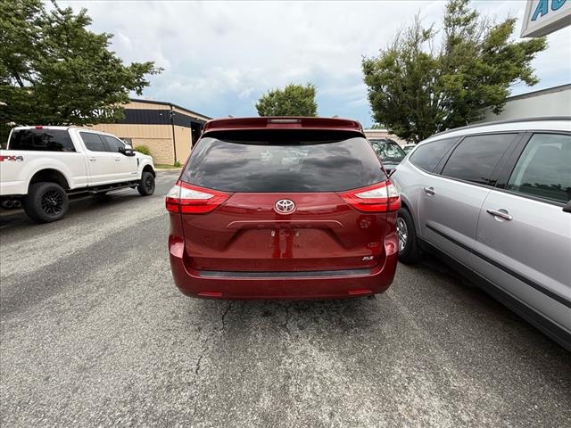 2015 Toyota Sienna XLE Premium 8-Passenger