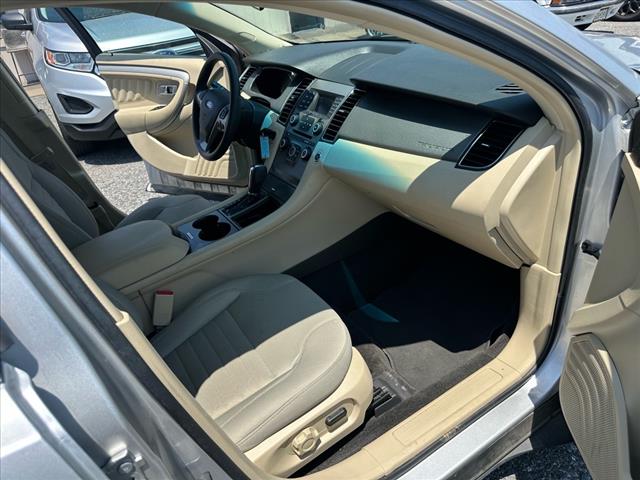 2018 Ford Taurus SE