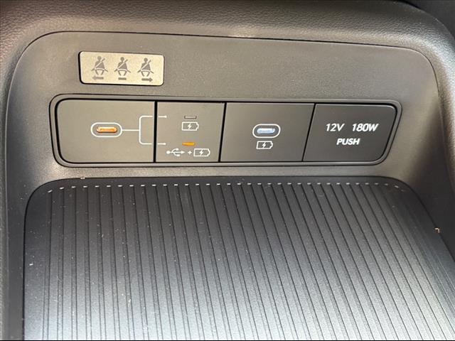 2025 Hyundai KONA SE