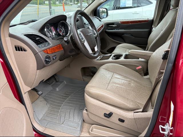 2016 Chrysler Town and Country Touring-L