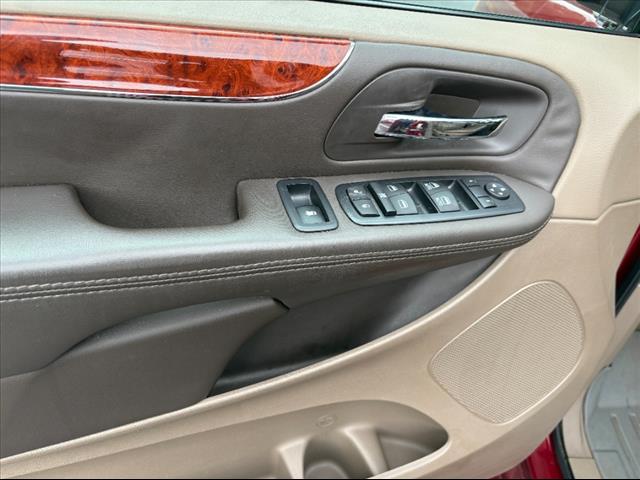 2016 Chrysler Town and Country Touring-L