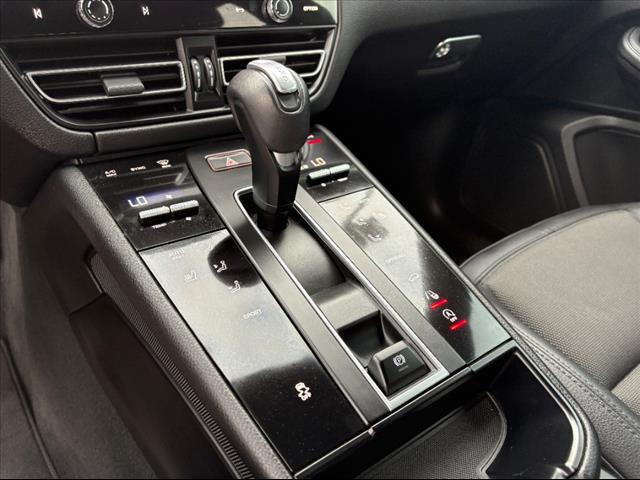 2023 Porsche Macan Base