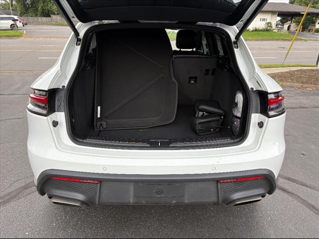 2023 Porsche Macan Base