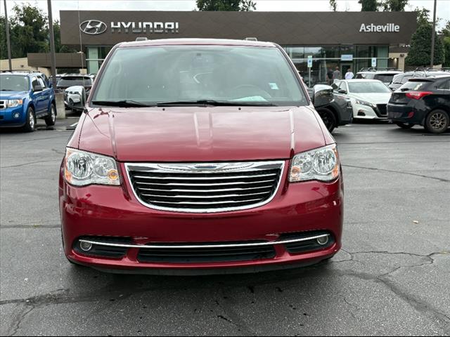 2016 Chrysler Town and Country Touring-L
