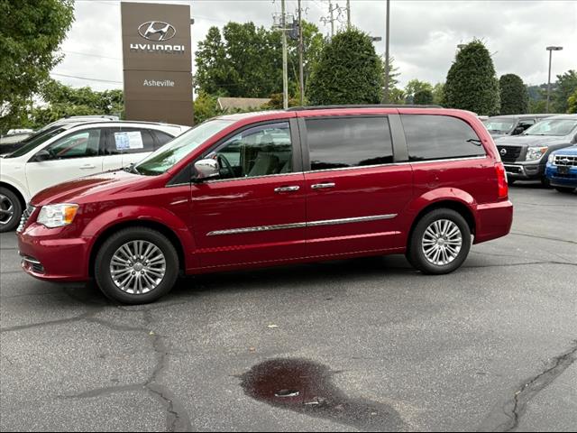 2016 Chrysler Town and Country Touring-L