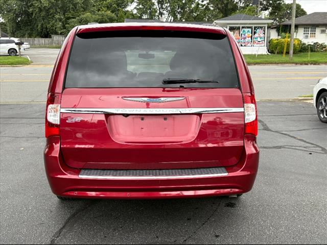 2016 Chrysler Town and Country Touring-L
