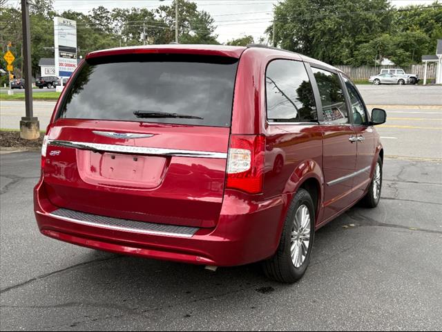 2016 Chrysler Town and Country Touring-L