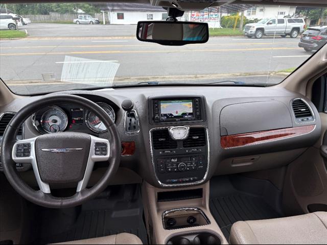 2016 Chrysler Town and Country Touring-L