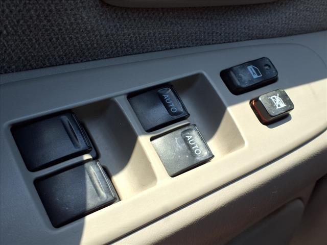 2004 Toyota Sequoia SR5