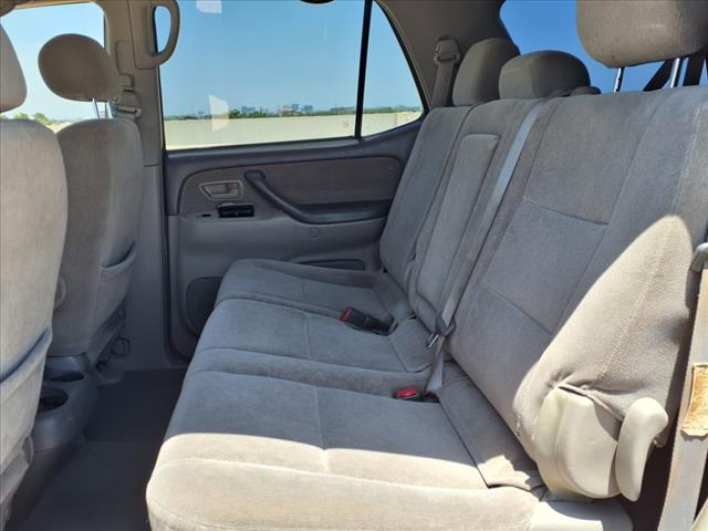 2004 Toyota Sequoia SR5