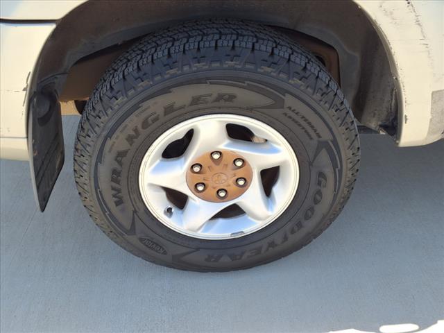 2004 Toyota Sequoia SR5