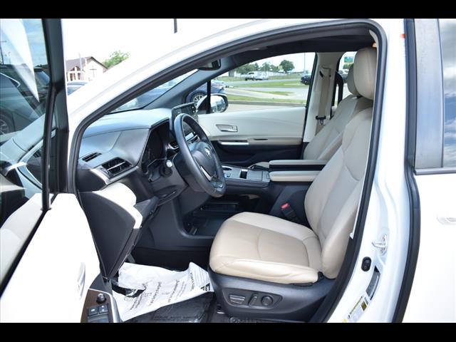 2021 Toyota Sienna XLE 8-Passenger