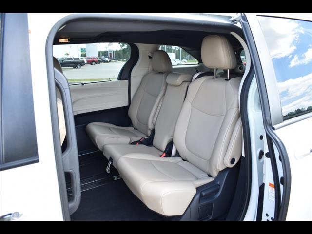 2021 Toyota Sienna XLE 8-Passenger