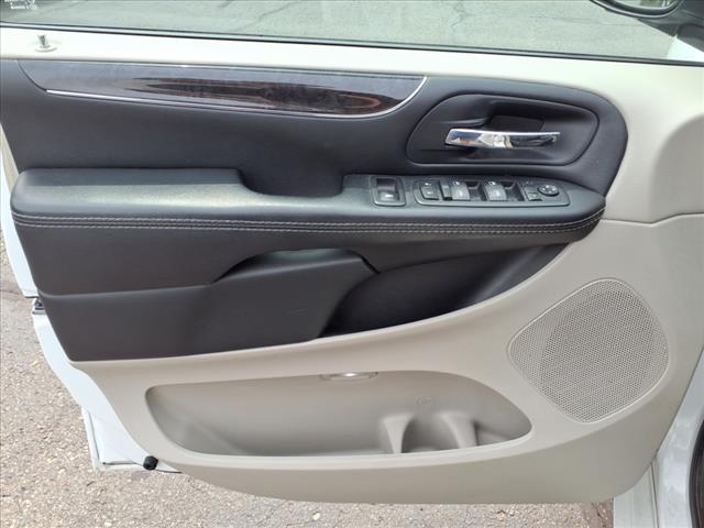 2016 Chrysler Town and Country Touring-L