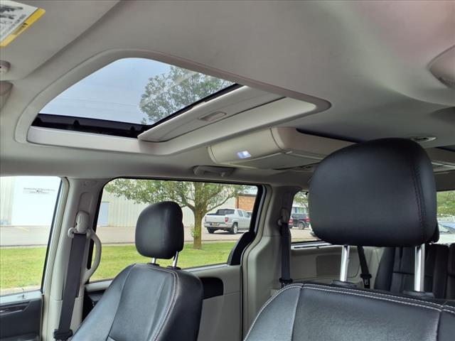2016 Chrysler Town and Country Touring-L