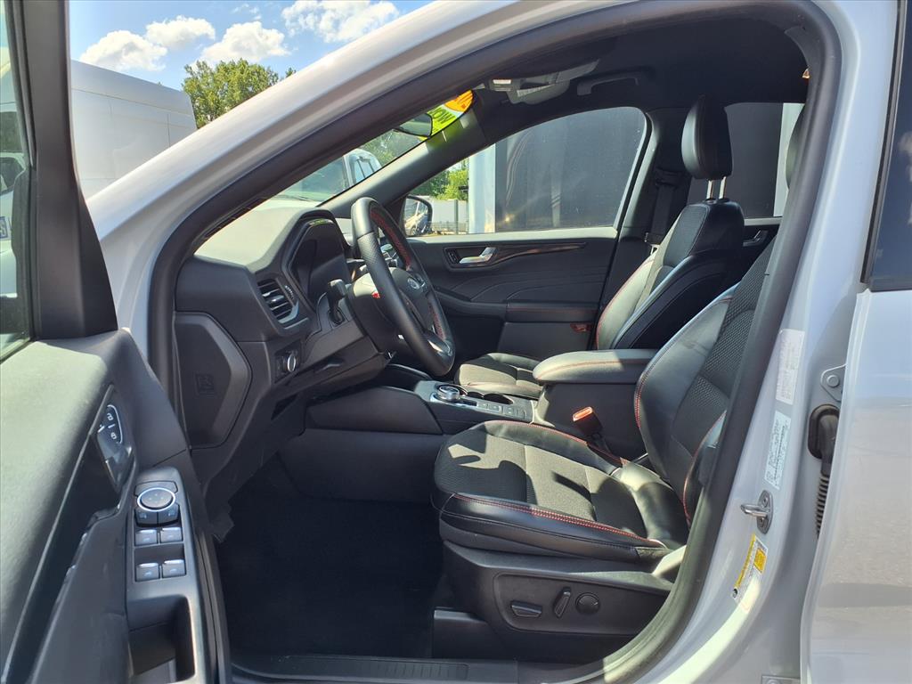 2025 Ford Escape ST-Line - Photo 13