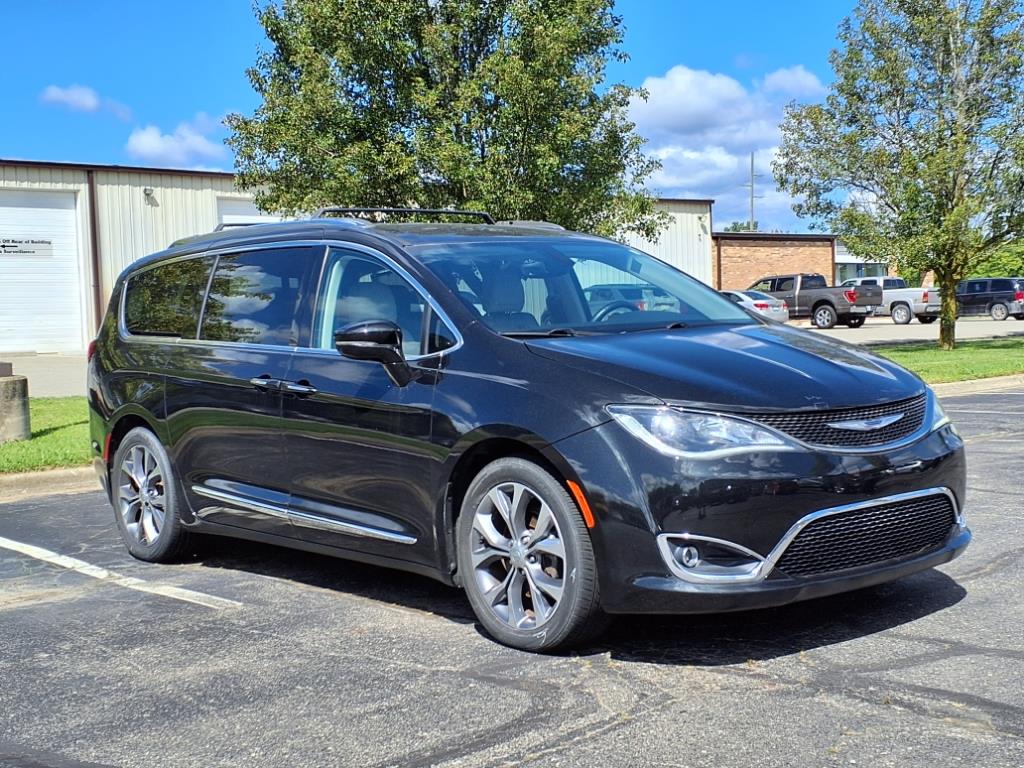 2017 Chrysler Pacifica Limited - main photo