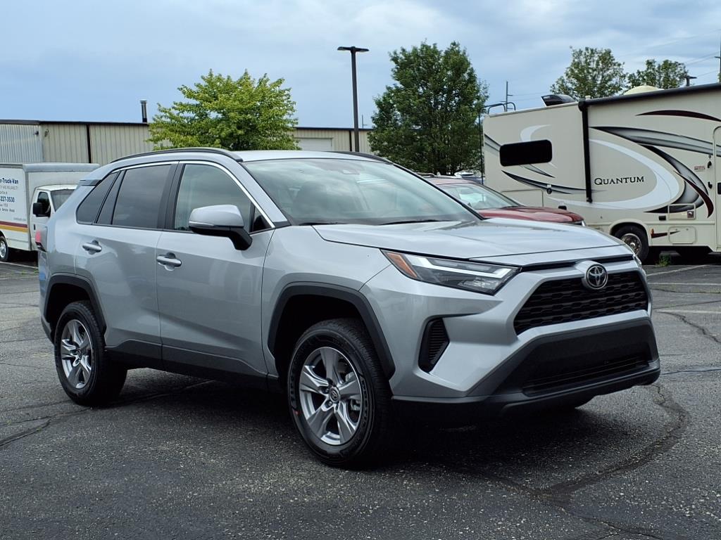 2025 Toyota RAV4 XLE - main photo