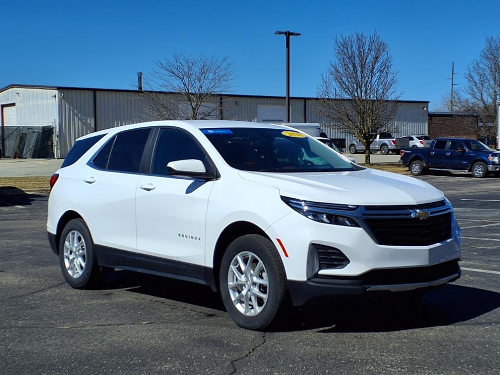 2023 Chevrolet Equinox LT - main photo