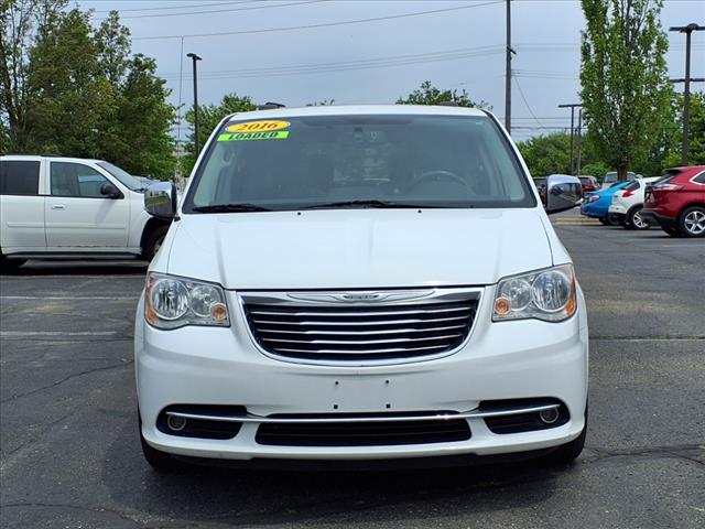 2016 Chrysler Town and Country Touring-L
