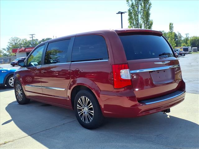 2014 Chrysler Town and Country S