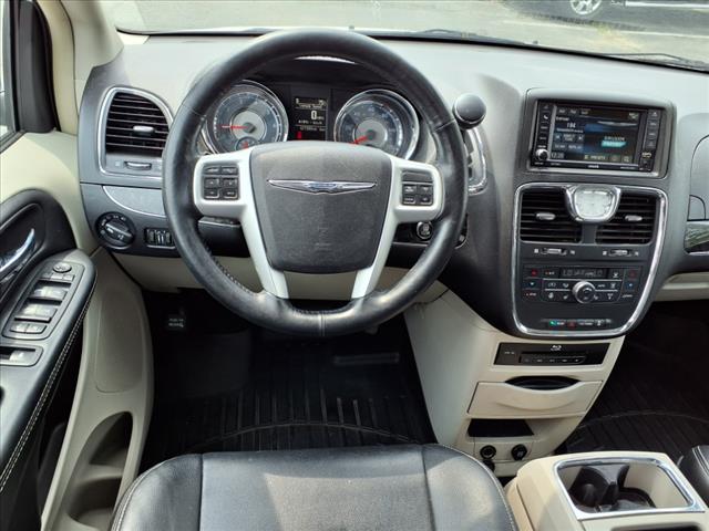 2016 Chrysler Town and Country Touring-L