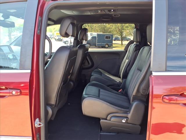 2014 Chrysler Town and Country S
