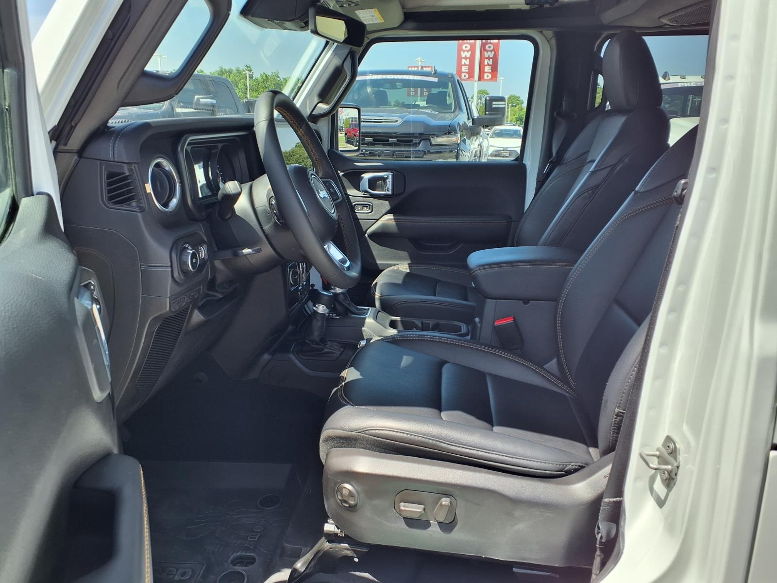 2024 Jeep Wrangler Sahara - 9
