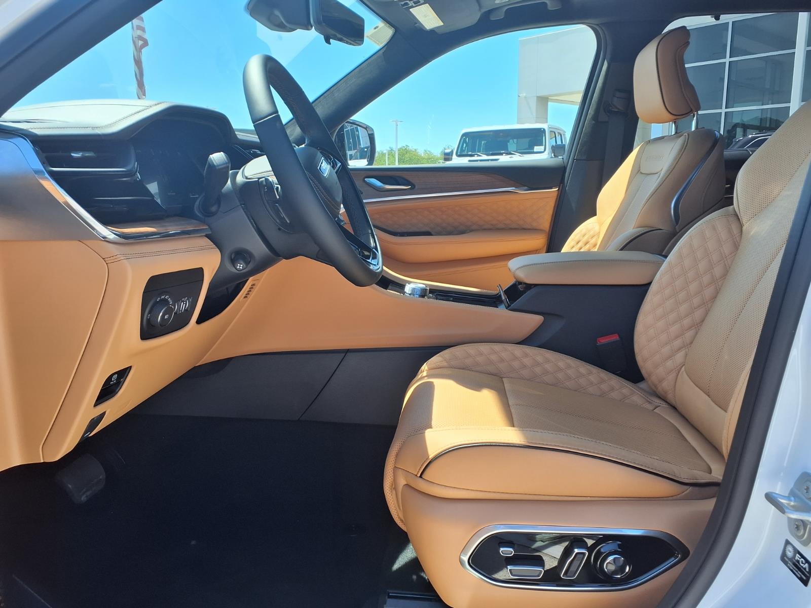 2026 Jeep Grand Cherokee Summit White at League City CDJR