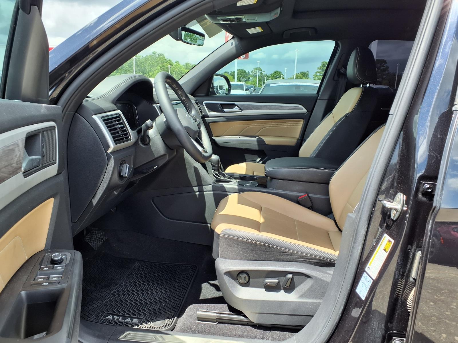 2022 Volkswagen Atlas Cross Sport 3.6L V6 SE w/Technology - 9